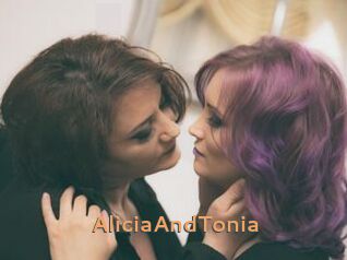 AliciaAndTonia Du Cul A Gogo