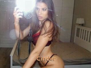 Cinder Du Cul A Gogo
