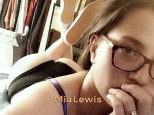 Mia_Lewis
