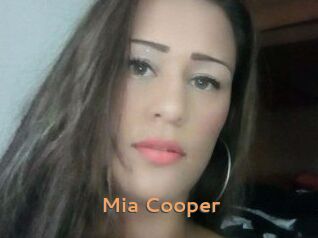 Mia_Cooper