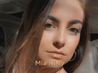 Mia_Riley