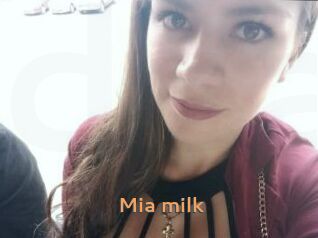 Mia_milk