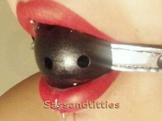 Sassandtitties