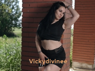 Vickydivinee